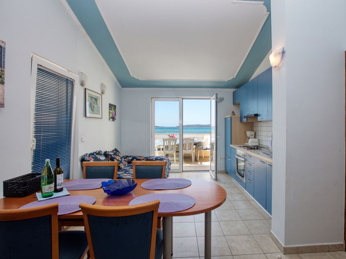 Apartment One bedroom apartment near beach Brodarica, Šibenik A-15270-f