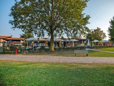 Holiday park Caravanpark The Garda Village, Sirmione - Outdoor photo 8