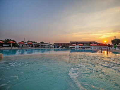 Holiday park Caravanpark The Garda Village, Sirmione - Outdoor photo 12