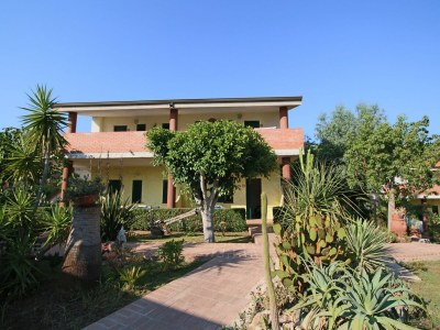Holiday house Beachside Holiday Home in Ricadi - Holiday house