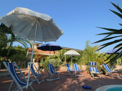 Holiday house Beachside Holiday Home in Ricadi - Outdoor photo 7