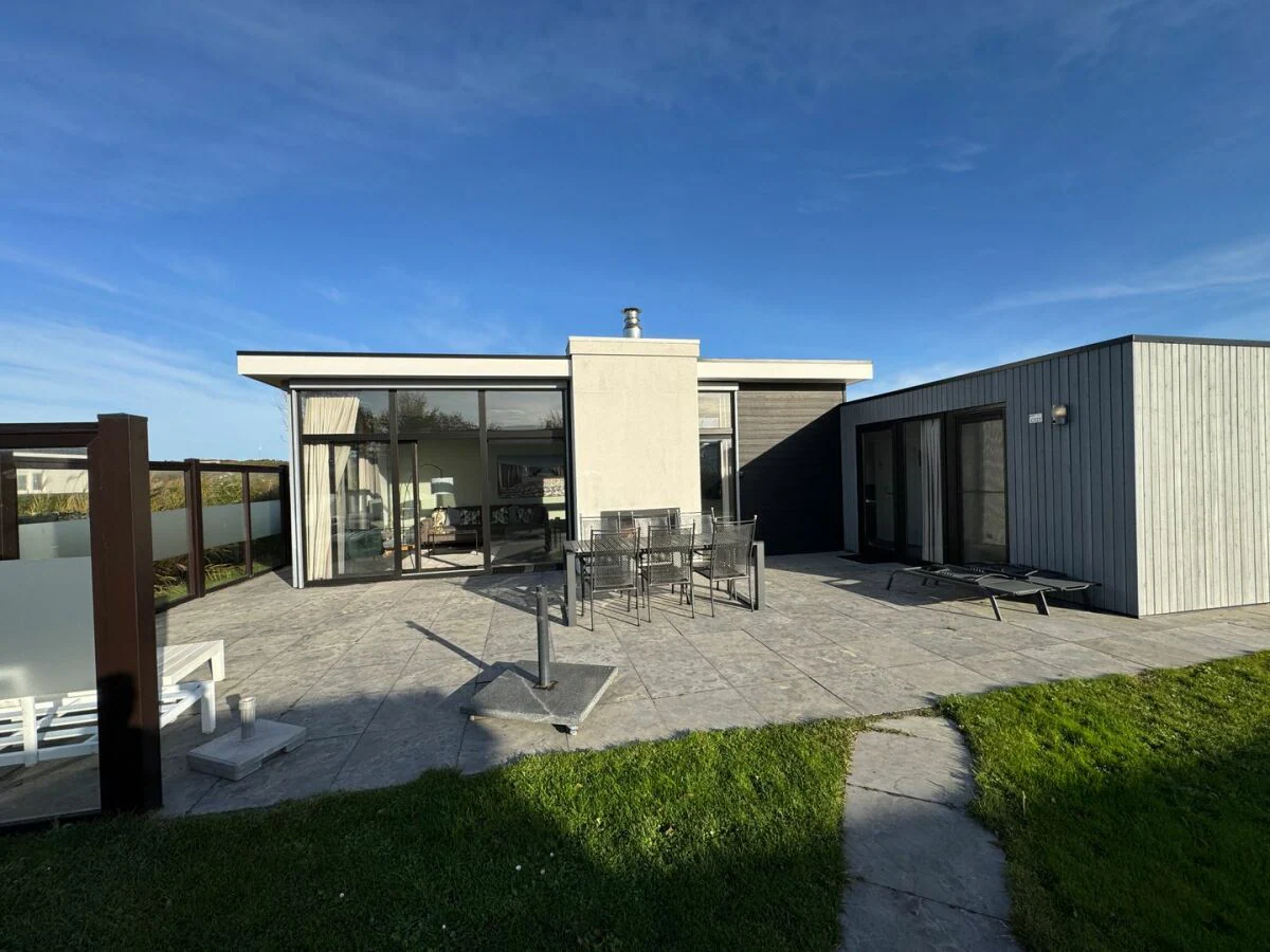 Holiday house Chalet Ocean Lodge mit Zaun & Windschutz am Strandaufgang G127