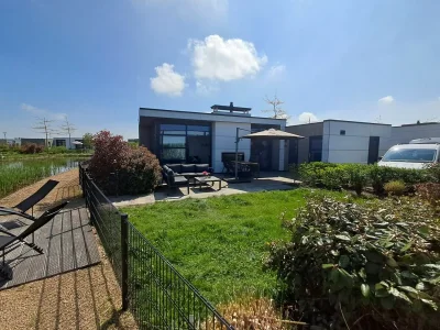 Holiday house Chalet Land in Sicht mit Zaun Haus Nr. 81 in Olburgen - Holiday house