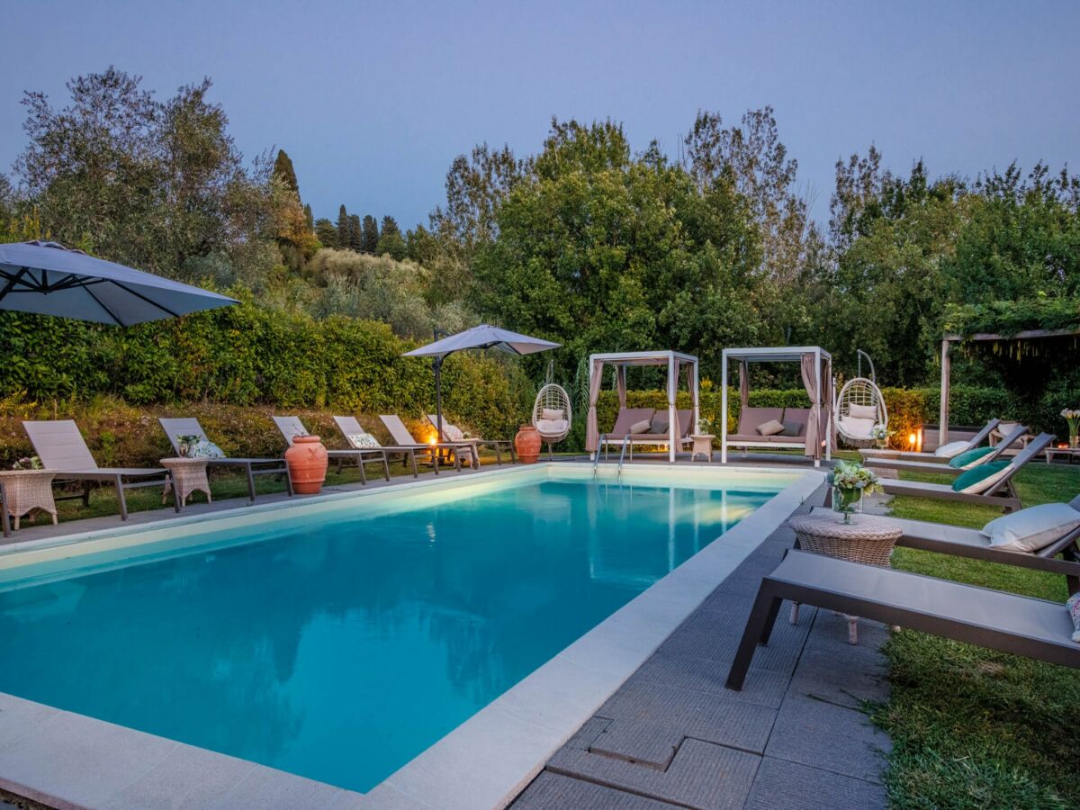 Farmhouse Apartment in Tuscany with Pool and Lucca Views - Outdoor photo 2