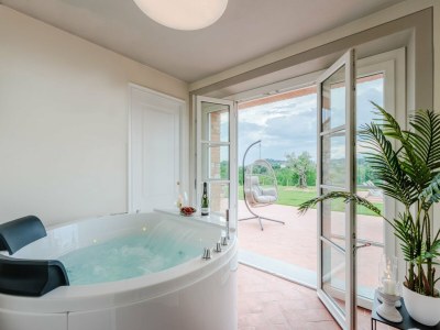 Villa Villa in Lucca with Pool and Scenic Views - Features photo 48