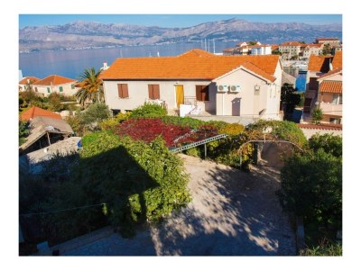 Apartment Two bedroom apartment with terrace and sea view Postira, Brač A-17323-d - Outdoor photo 2