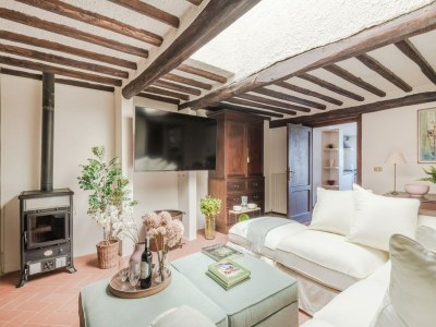 Villa Villa in Tuscany with Pool and Scenic Views - Features photo 48