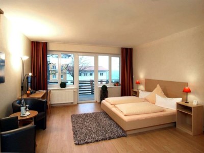 Apartment Hotel Bernsteinsee Balkon mit Seeblick - Features photo 11