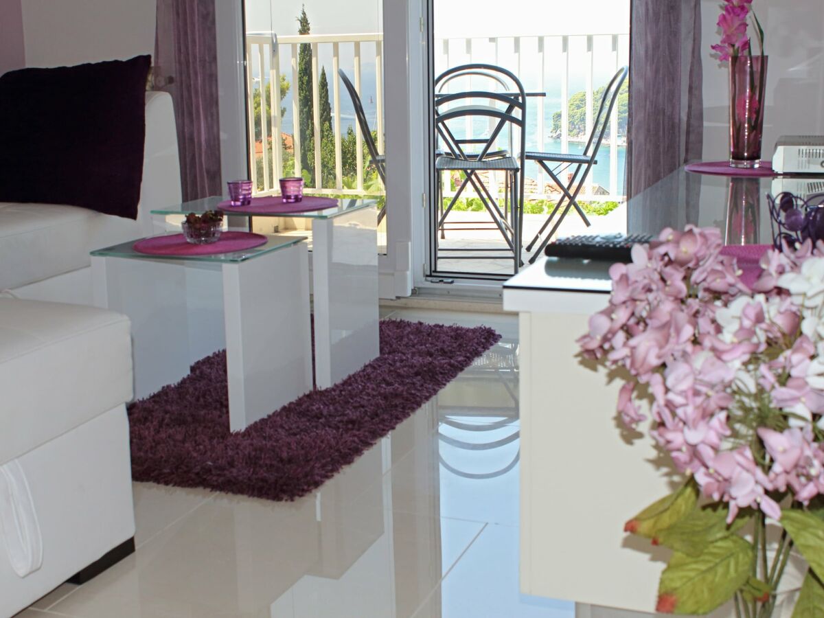 Apartment Apartment Siesta - Two-Bedroom Apartment with Balcony and Sea View - Features photo 4