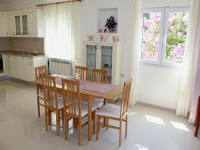 Apartment Apartment Siesta - Two-Bedroom Apartment with Balcony and Sea View - Features photo 5