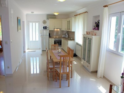 Apartment Apartment Siesta - Two-Bedroom Apartment with Balcony and Sea View - Features photo 6