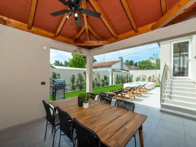 Holiday house Stylish Umag Villa Just 200 m from the Sea - Outdoor photo 13