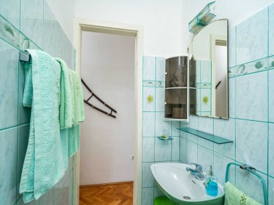 Apartment Apartments & Rooms Mara & Petrunjela - Double or Twin Room with Sea View - Features photo 19