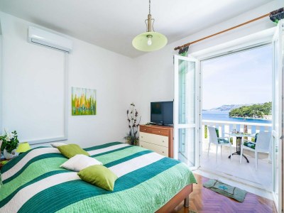 Apartment Apartments & Rooms Mara & Petrunjela - Double or Twin Room with Sea View - Features photo 21