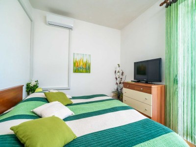 Apartment Apartments & Rooms Mara & Petrunjela - Double or Twin Room with Sea View - Features photo 24