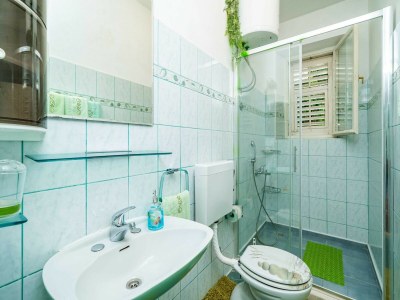 Apartment Apartments & Rooms Mara & Petrunjela - Double or Twin Room with Sea View - Features photo 26