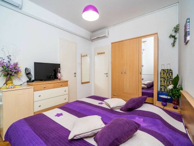 Apartment Apartments & Rooms Mara & Petrunjela - Deluxe Double Room with Sea View - Features photo 22