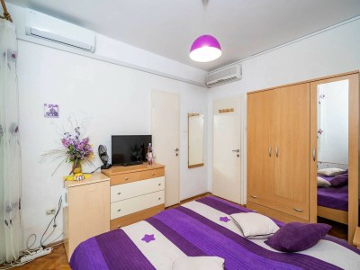 Apartment Apartments & Rooms Mara & Petrunjela - Deluxe Double Room with Sea View - Features photo 26