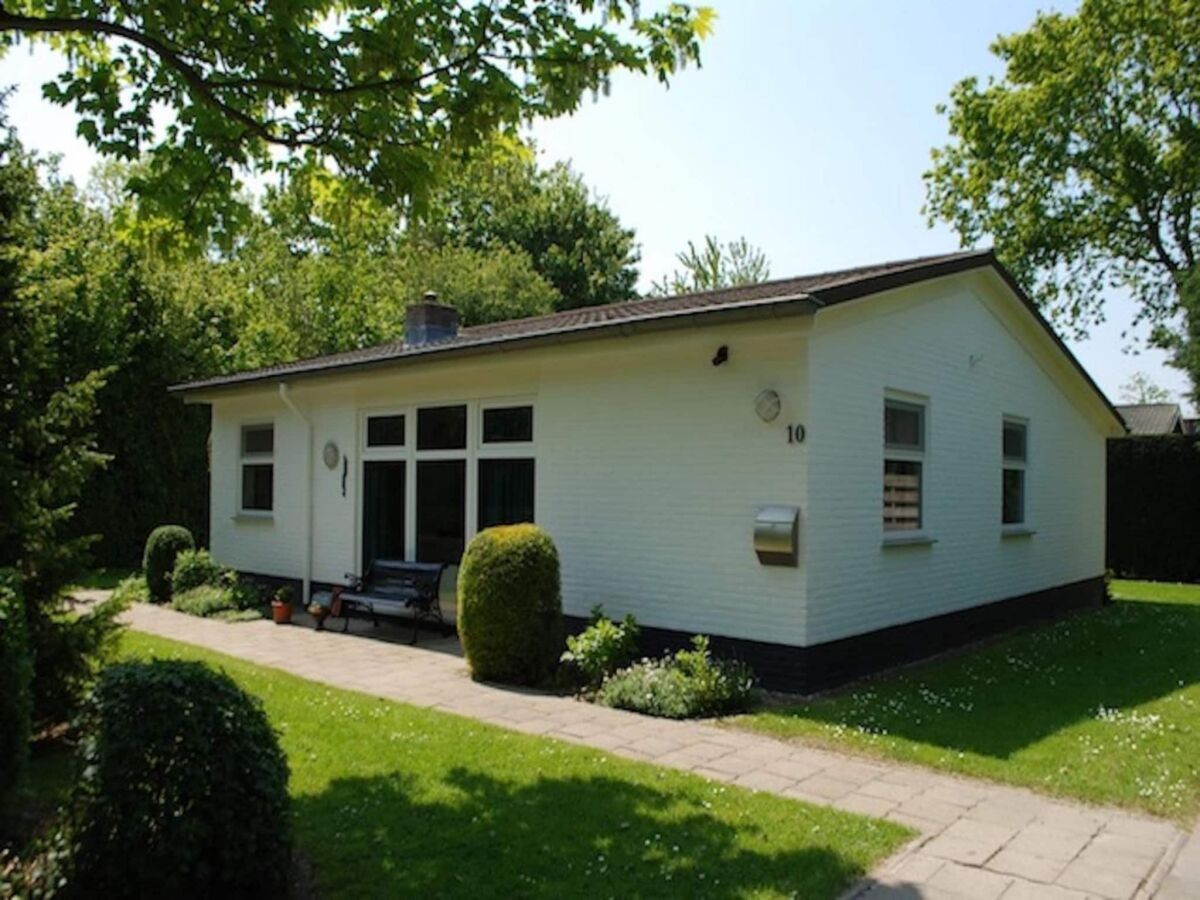 Bungalow 6-person holiday bungalow in Oostkapelle