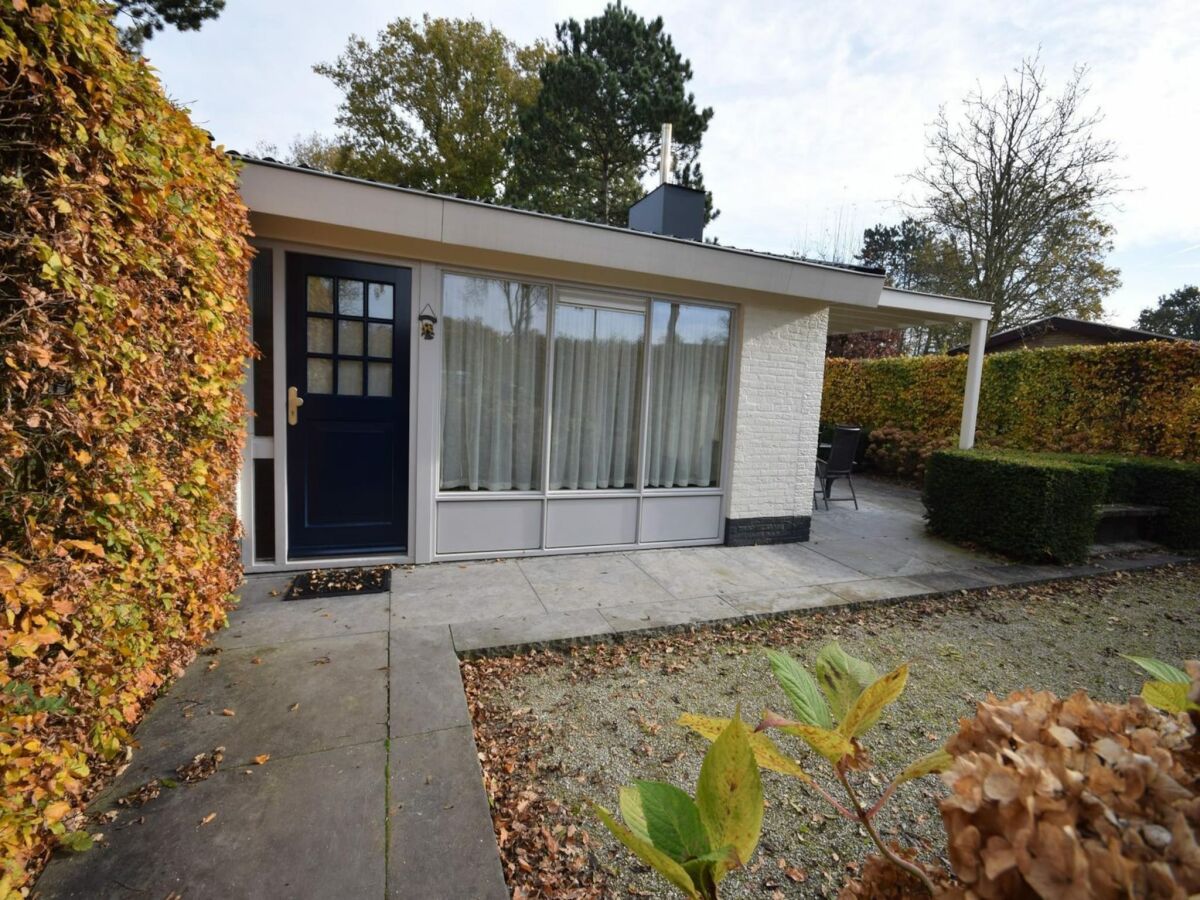 Bungalow 7-person vacation bungalow in Oostkapelle