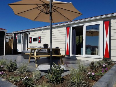 Chalet 4 person chalet at family park in Veere in Serooskerke - Chalet