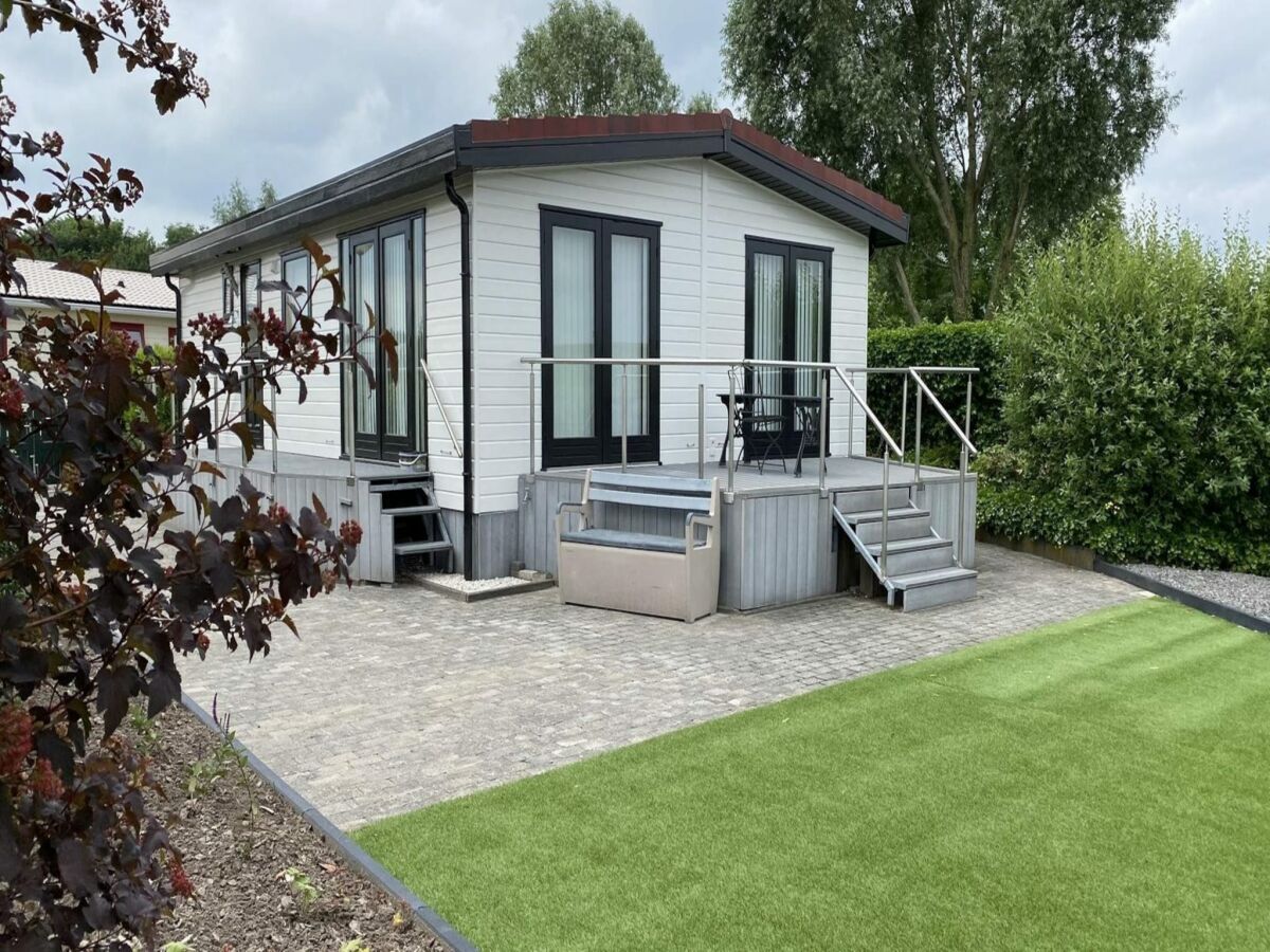 Chalet 4 Person holiday chalet in Sint-Annaland