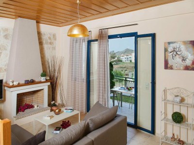 Holiday park Panormo Seaside Stay with Fireplace - Features photo 9