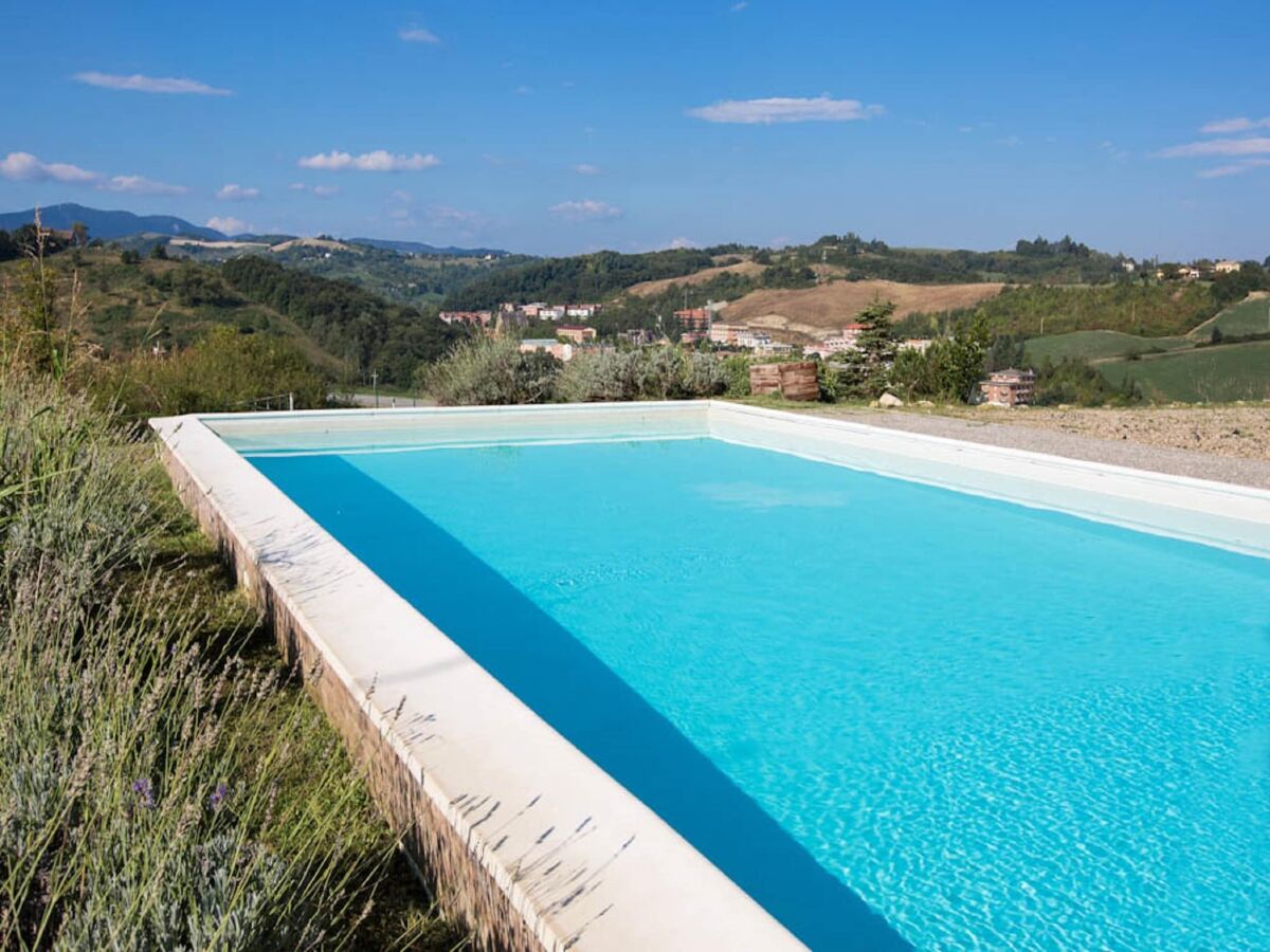 Holiday house Sunny holiday home with swimming pool - Outdoor photo 4