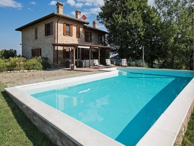 Holiday house Sunny holiday home with swimming pool - Outdoor photo 2