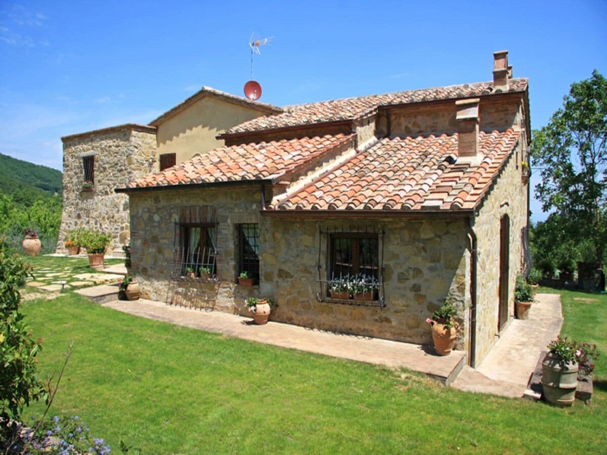Holiday house Stylish Cetona Apartment with Pool