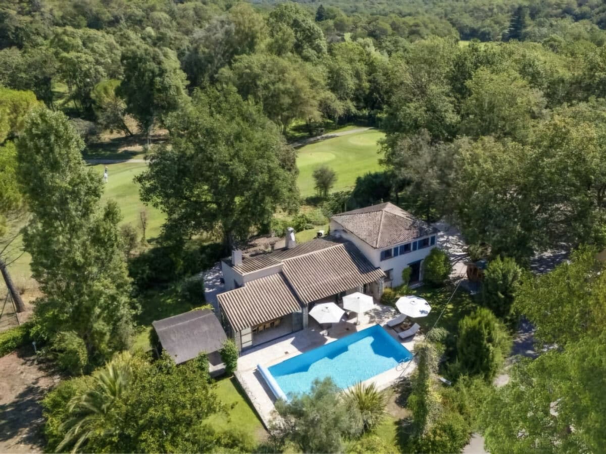 Villa Villa Peyriere - in gated estate