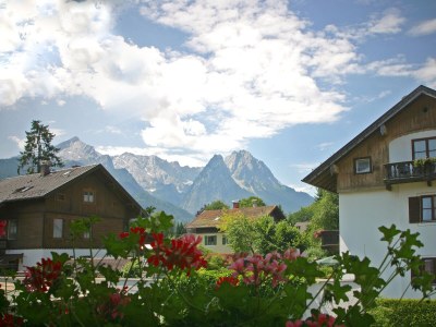 Holiday apartment Landhaus Alpenglühen H4 in Garmisch-Partenkirchen - Holiday apartment