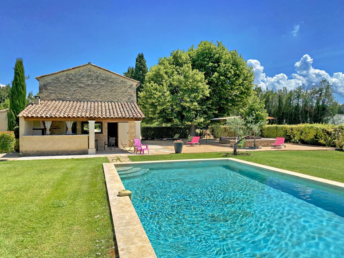 Holiday house with pool in Provence in L'Isle-sur-la-Sorgue
