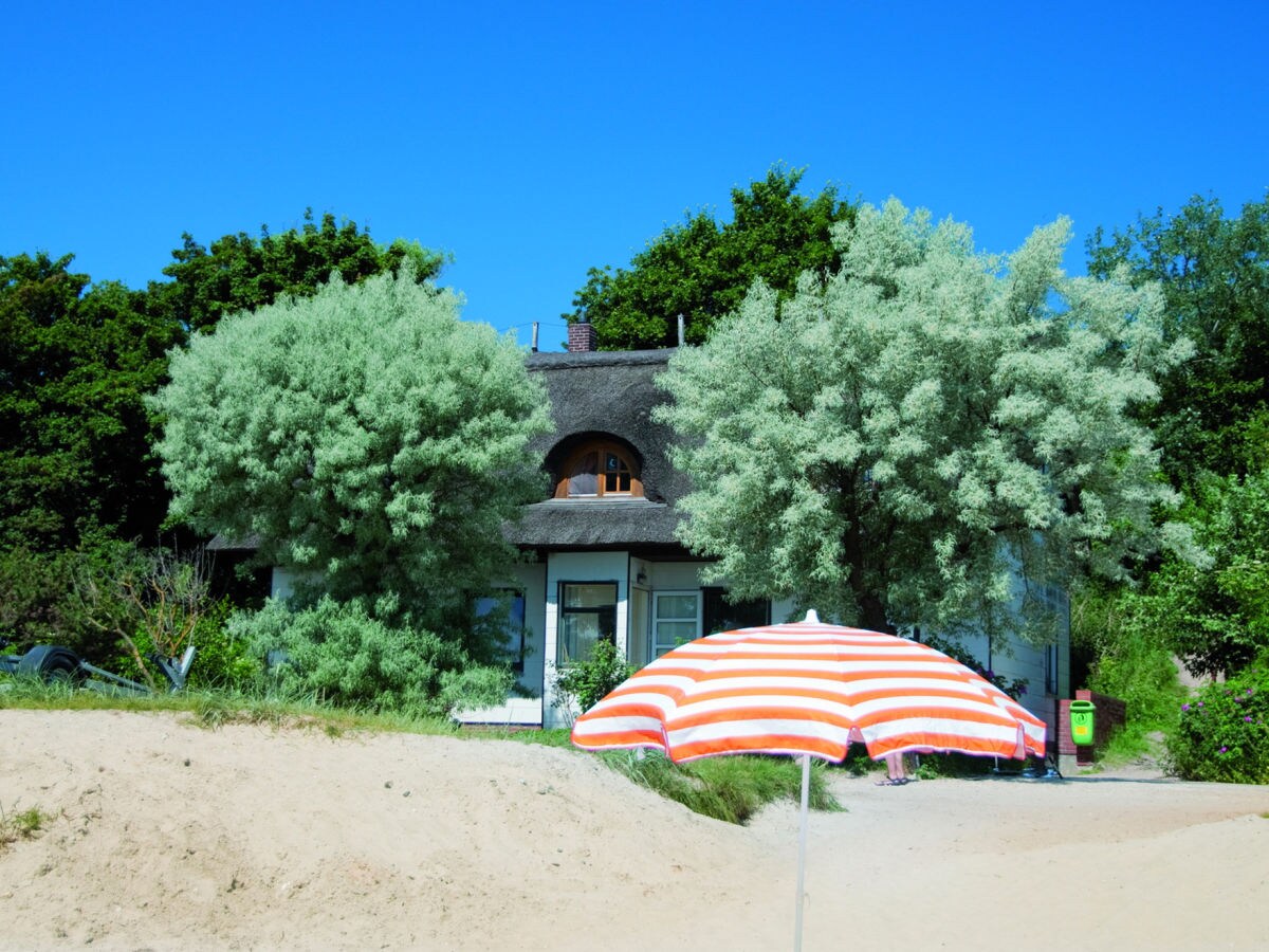 Holiday apartment Holiday apartment in a thatched house by the beach.